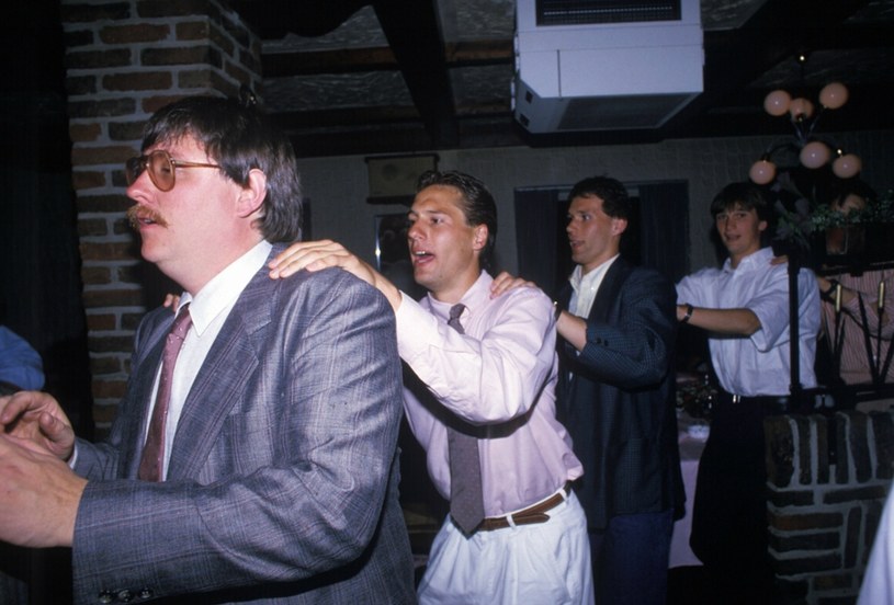 Van Basten (trzeci od lewej) z kolegami, rok 1988 /Imago Sport and News /East News