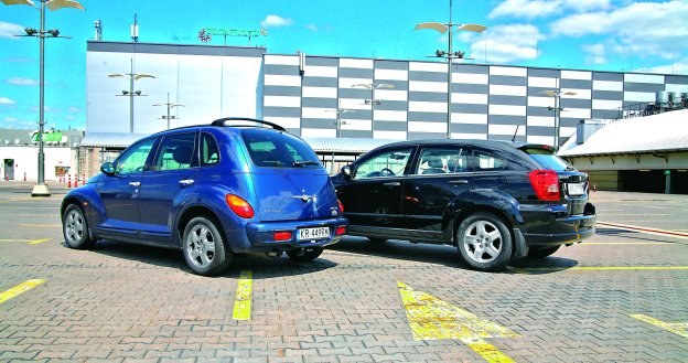 Van w stylu retro, czy kompakt w stylu SUV-a? PT Cruiser jest bardziej funkcjonalny, a Caliber lepiej radzi sobie na gorszych drogach – wszystkie wersje mają spory prześwit, wybrane napęd 4x4. /Motor