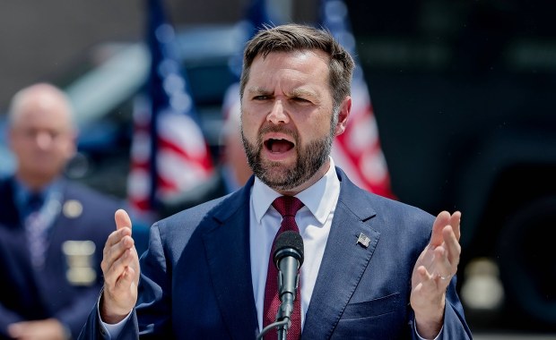 Vance zwrócił się do Rosjan. "Obudźcie się"