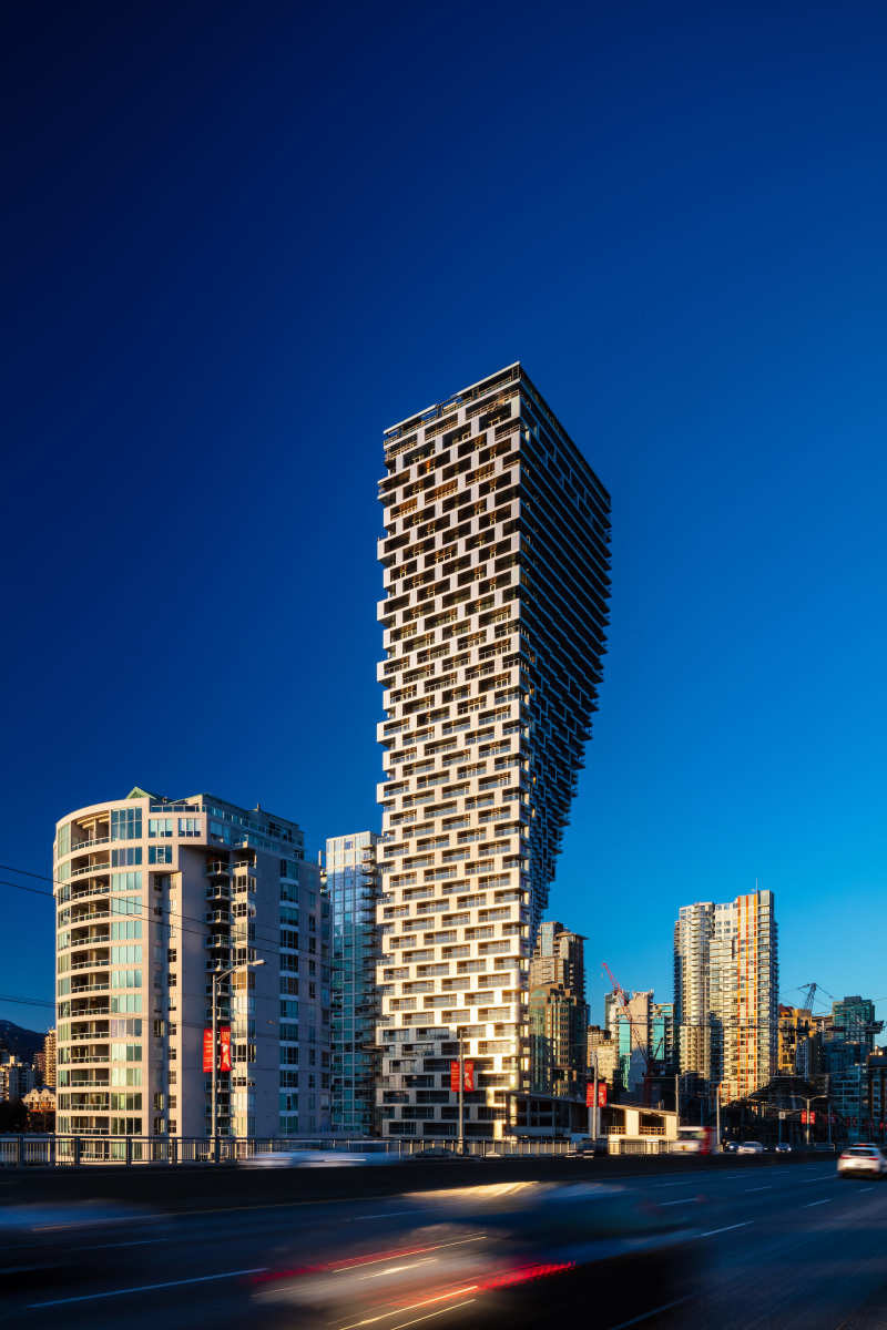 Vancouver House /Westbank Living /materiał zewnętrzny