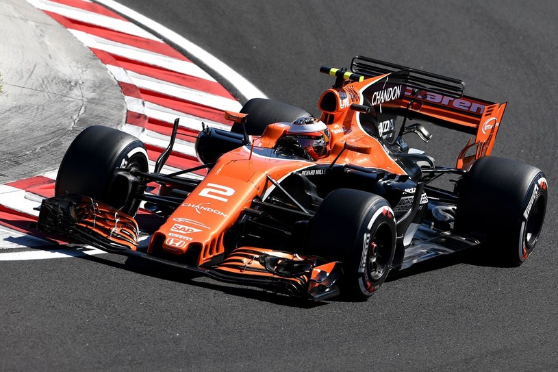 Vandoorne zostaje w teamie McLaren /AFP