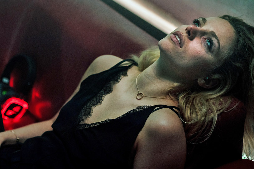 Vanessa Aleksander w scenie z filmu "Sala samobójców. Hejter" /materiały prasowe