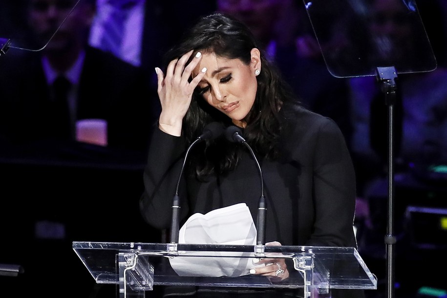 Vanessa Bryant pożegnała tragicznie zmarłego męża i córkę /ETIENNE LAURENT /PAP/EPA