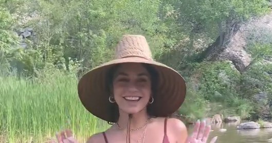 Vanessa Hudgens, https://www.instagram.com/vanessahudgens/