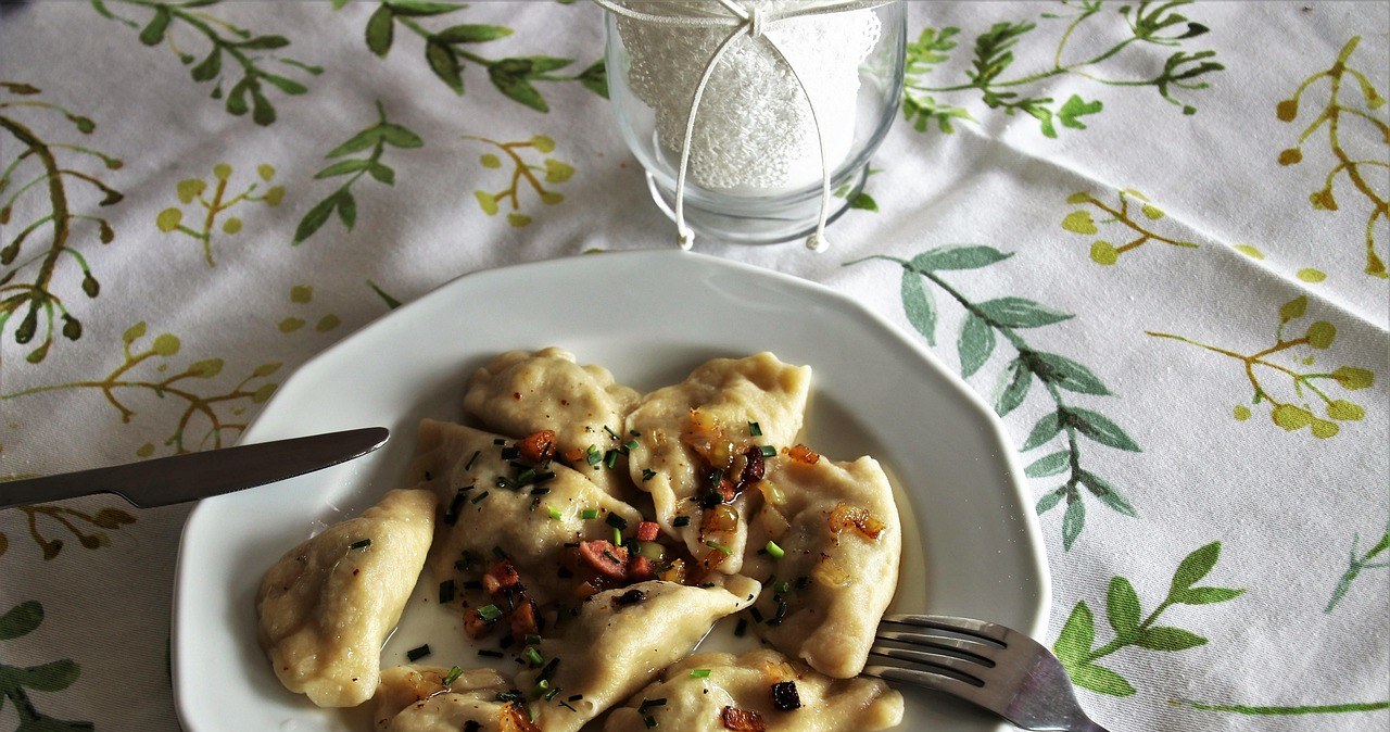 Вареники - одна з найулюбленіших страв у кожній родині. Як зробити їх ще смачнішими? /pixabay.com