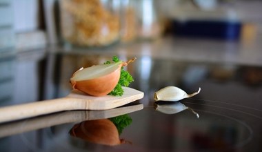 Вдалий спосіб чищення індукційної плити. Без подряпин і відбитків пальців