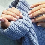 Velvet nails podbijają salony! Kiedy i jak najlepiej nosić ten luksusowy manicure?