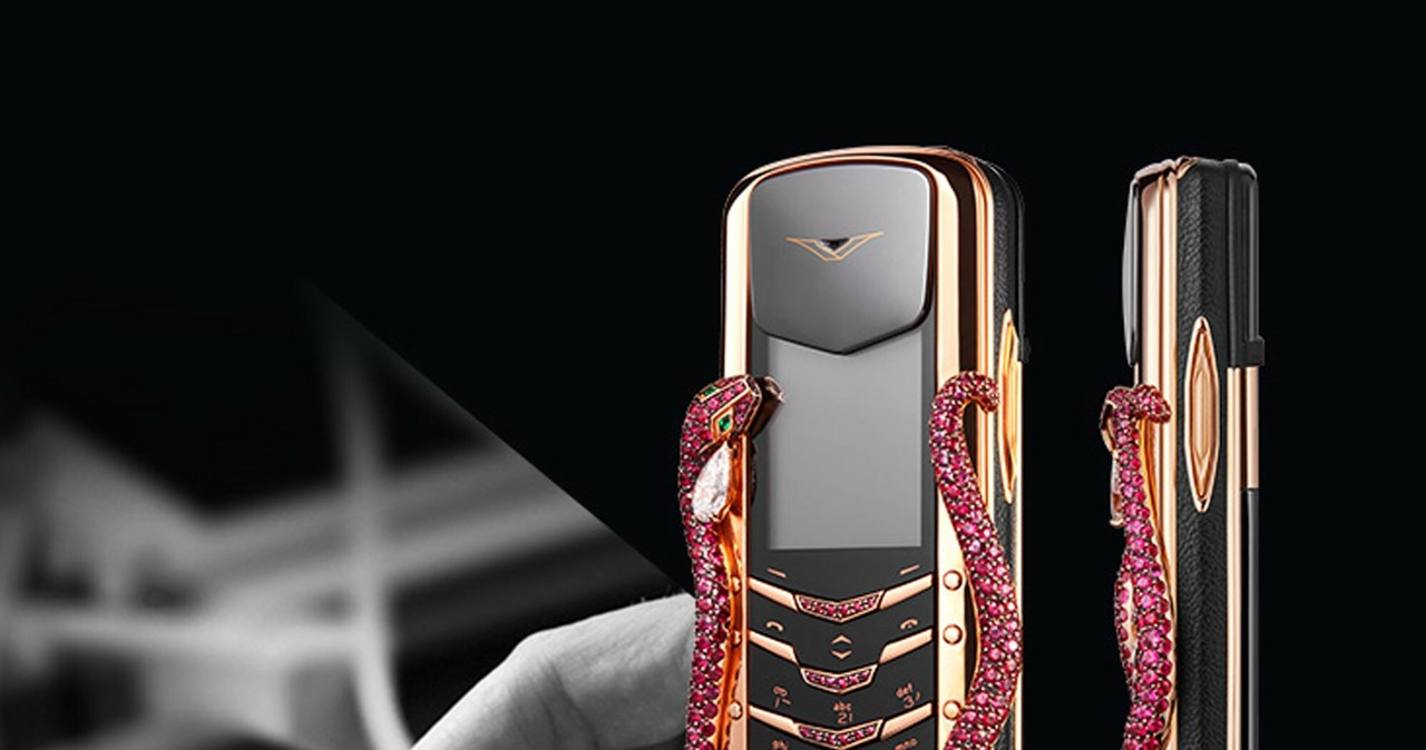 Vertu Signature Cobra. /Ferrari Press /East News