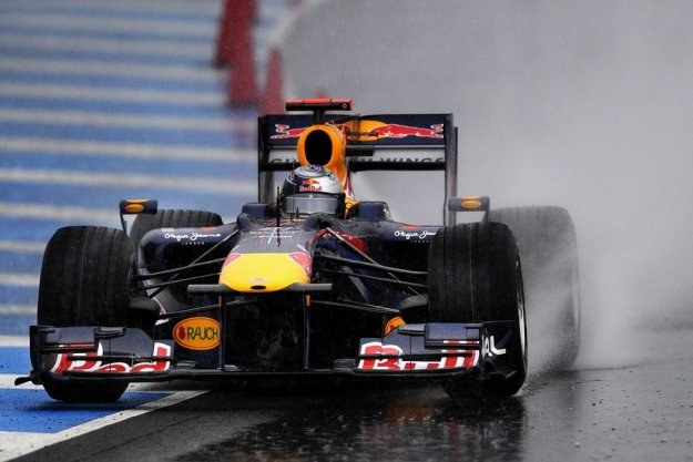 Vettel podczas testów /AFP