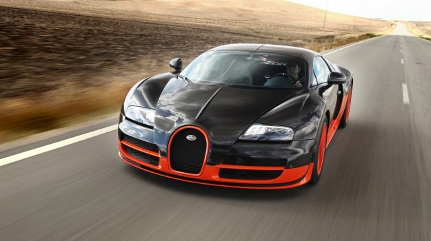 Veyrona Super Sport napędza 8-litrowy silnik V16 o mocy 1200 KM. /Bugatti