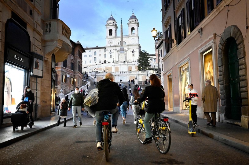 Via dei Condotti w Rzymie /AFP