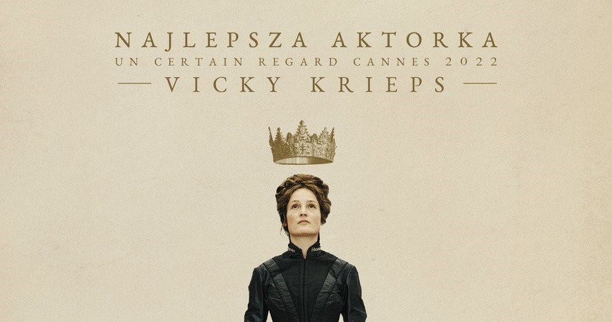 Vicky Krieps na plakacie filmu "W gorsecie" /materiały prasowe