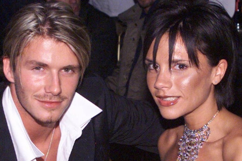 Victoria i David Beckhamowie ponownie założyli swoje ślubne stroje. Zdjęcie robi furorę