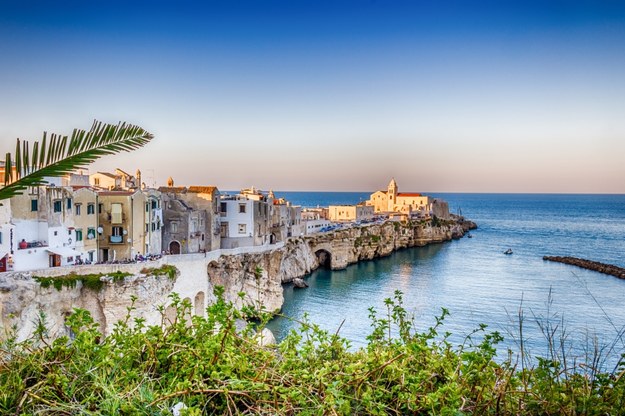 Vieste – miejscowość i gmina we Włoszech, w regionie Apulia, w prowincji Foggia /Shutterstock