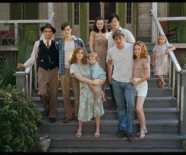 Viggo Mortensen, Sam Riley, Elisabeth Moss, Garrett Hedlund i Kristen Stewart w scenie z filmu "W drodze"