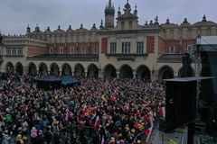 VII Ogólnopolskie Śpiewanie Biało-Czerwonych Przebojów z RMF FM z lotu ptaka