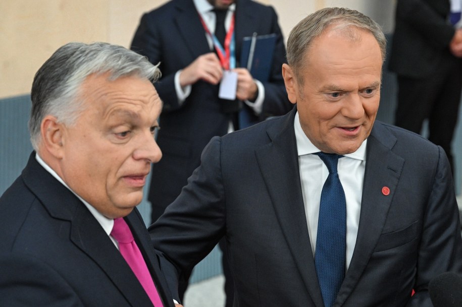 Viktor Orban i Donald Tusk podczas nieformalnego szczytu Unii Europejskiej w Kopenhadze, październik 2025 r. /Radek Pietruszka /PAP