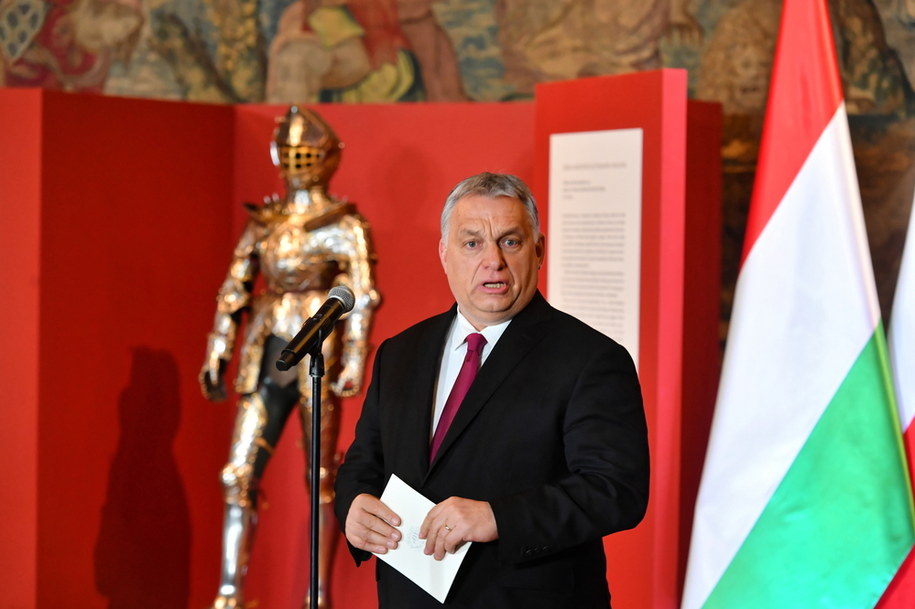 Viktor Orban i zbroja Zygmunta Augusta /Art Service 2 /PAP