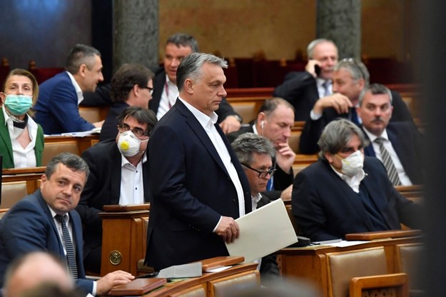 Viktor Orban podczas obrad węgierskiego parlamentu /ZOLTAN MATHE /PAP