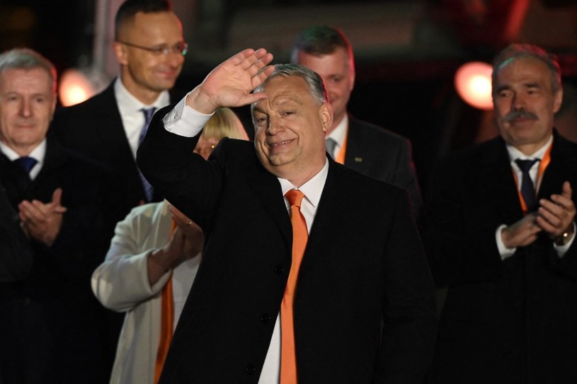 Viktor Orban podczas wieczoru wyborczego /AFP