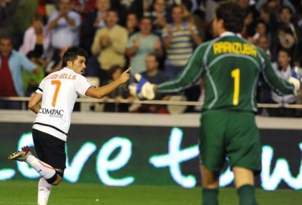 Villa świętuje bramkę w meczu z Deportivo. /AFP