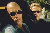 Vin Diesel i Paul Walker w filmie "Szybcy i wściekli" /