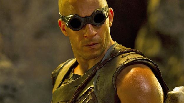Vin Diesel w scenie z filmu "Riddick" /materiały dystrybutora