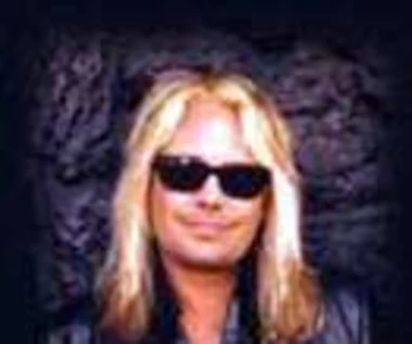 Vince Neil: Więcej dziewczyn