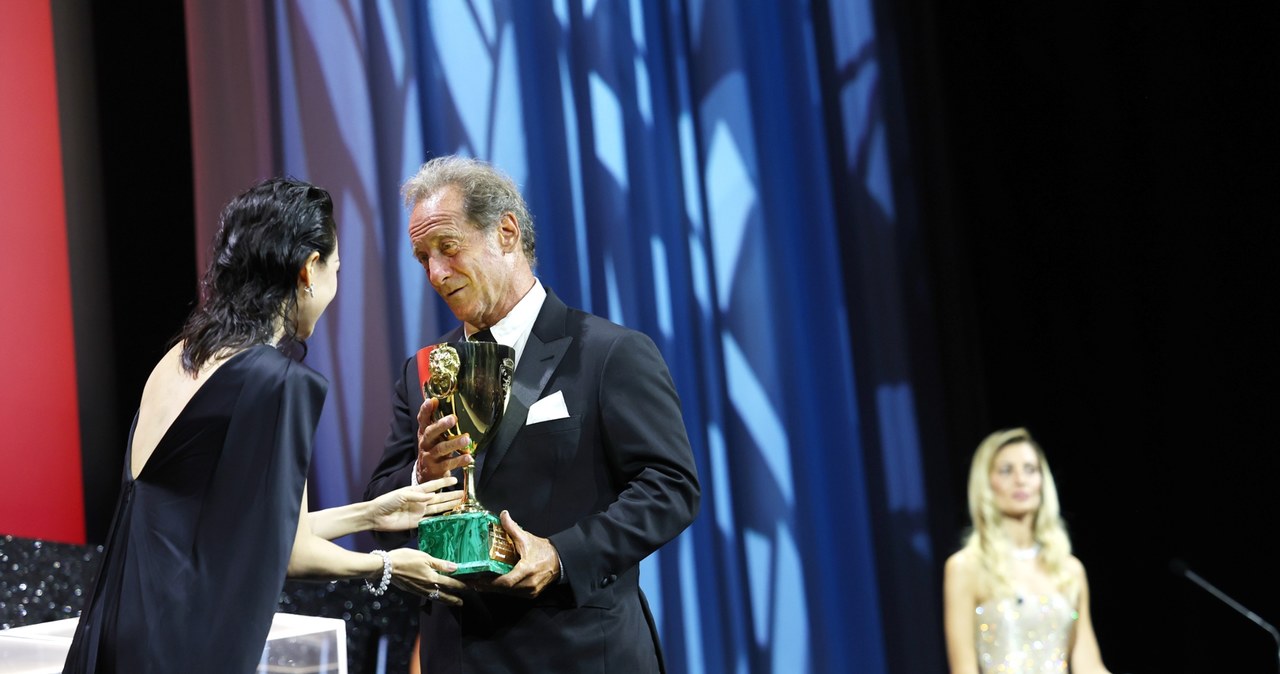 Vincent Lindon z Pucherem Volpiego za rolę w filmie "The Quiet Son" / Vittorio Zunino Celotto / Staff /Getty Images