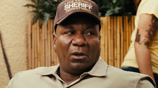 Ving Rhames w scenie z filmu "Pirania 3DD" /materiały dystrybutora