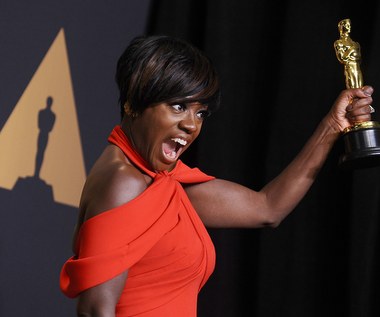 Viola Davis należy do grona najbardziej cenionych aktorek, nawet jeśli na ekranie pojawia się jedynie w rolach drugoplanowych. W 2007 roku wystąpiła w filmie "Noce w Rodanthe" u boku Richarda Gere'a oraz Diane Lane. Jej następny film "Wątpliwość", gdzie Davis zagrała z Meryl Streep, Philipem Seymourem Hoffmanem i Amy Adams został bardzo wysoko oceniony przez krytykę, a sama Davis została nominowana do Oscara i Złotego Globu jako najlepsza aktorka drugoplanowa. Otrzymała również dwie nominacje do nagrody Gildii Aktorów Ekranowych: jako najlepsza aktorka drugoplanowa i najlepszy zespół aktorski w filmie.