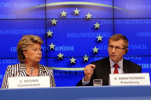 Viviane Reding (L) i minister Krzysztof Kwiatkowski /AFP