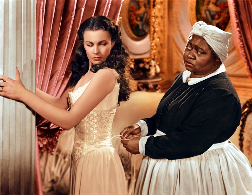 Vivien Leigh i Hattie McDaniel w filmie "Przeminęło z wiatrem" /Everett Collection update HDD December 2012 /East News