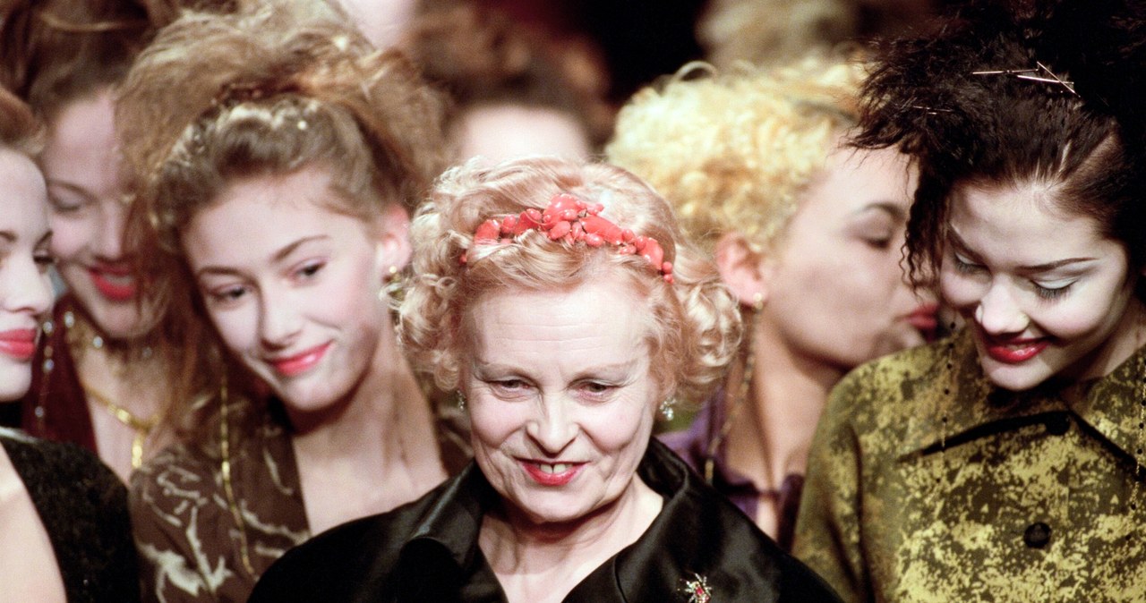 Vivienne Westwood podczas jednego ze swoich pokazów mody /Derry/Mirrorpix/Getty Images /Getty Images