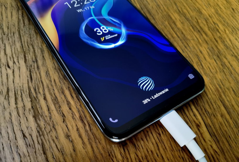 Vivo Y70 - szybkie ładowanie Flashcharge /INTERIA.PL