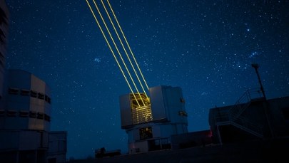 VLT. Bardzo duże okno na Wszechświat. A właściwie... wiele okien