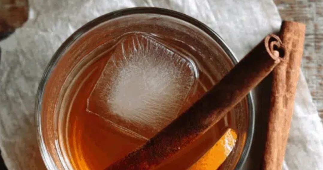 Вода з корицею - простий і ефективний спосіб зволожити організм, покращити травлення та активізувати метаболізм /Domena publiczna