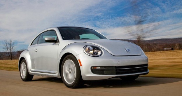 Volkswagen Beetle z nowym silnikiem 1.6 TDI na zbiorniku może pokonać nawet 1000 km. /Volkswagen