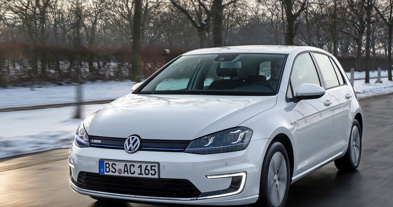 Volkswagen e-Golf to jedna z nowszych propozycji na rynku elektrycznych aut /Informacja prasowa