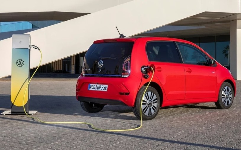 Volkswagen e-Up występował z akumulatorami o pojemnościach 16,4 lub 32 kWh netto /materiały prasowe