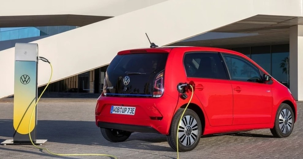 Volkswagen e-Up występował z akumulatorami o pojemnościach 16,4 lub 32 kWh netto /materiały prasowe