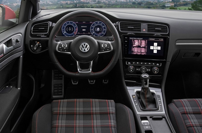 Volkswagen Golf GTI Performance /Volkswagen