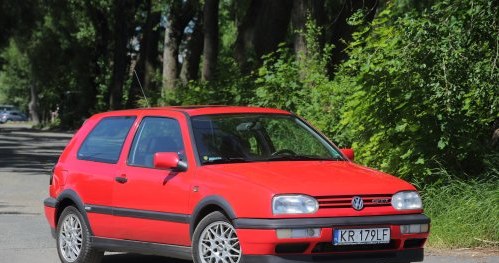 Volkswagen Golf III z silnikami 2.0 8V i 2.0 16V /Motor