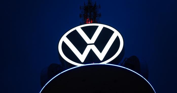 Volkswagen mocno wchodzi w biznes e-samochodów i szuka partnerów i lokalizacji dla sześciu europejskich fabryk baterii /Deutsche Welle