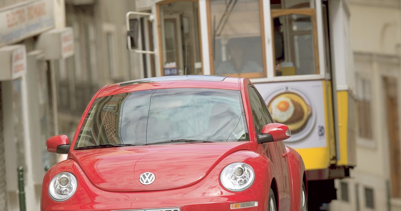 Volkswagen New Beetle - jednen z najmniej praktycznych Volkswagenów ostatnich 30-lat. Takim autem jeździ polska minister klimatu i środowiska /Informacja prasowa