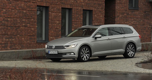 Volkswagen Passat 2.0 TDI Biturbo DSG 4Motion /Auto Moto