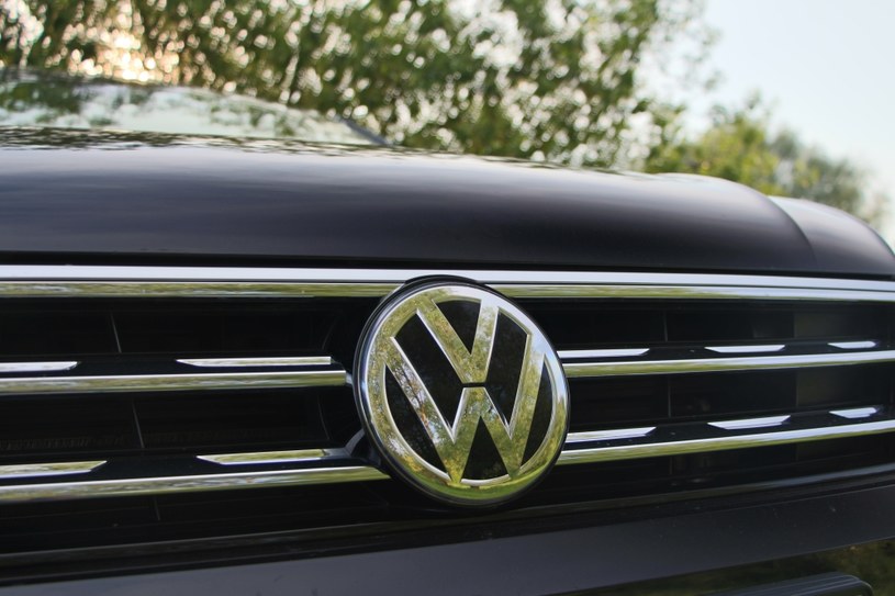Volkswagen ponosi ogromne straty z powodu afery wokół emisji spalin /INTERIA.PL