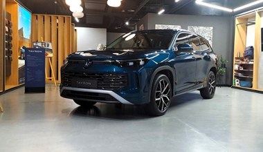 Volkswagen Tayron to SUV „na bogatości”. 7 miejsc, diesel i 850 l bagażnika