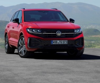 Volkswagen Touareg po liftingu. Poprawione multimedia i podświetlane logo