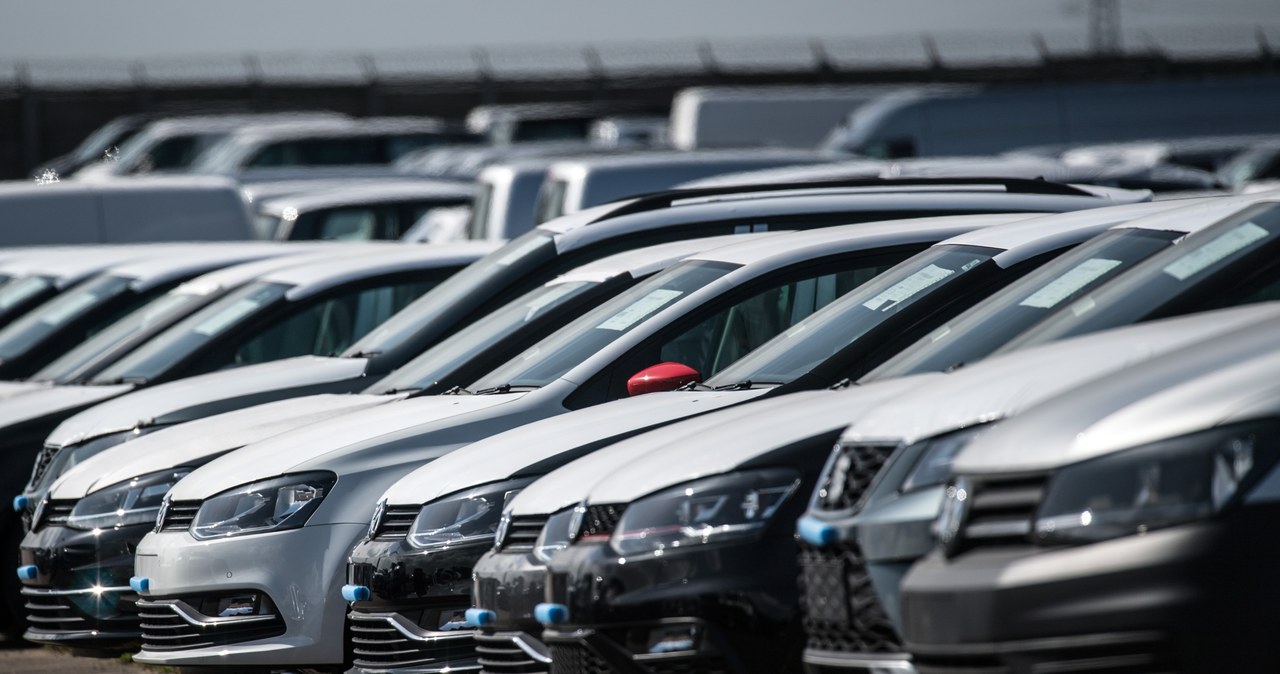 Volkswagen zamierza zrewolucjonizować sposób sprzedaży samochodów /Getty Images